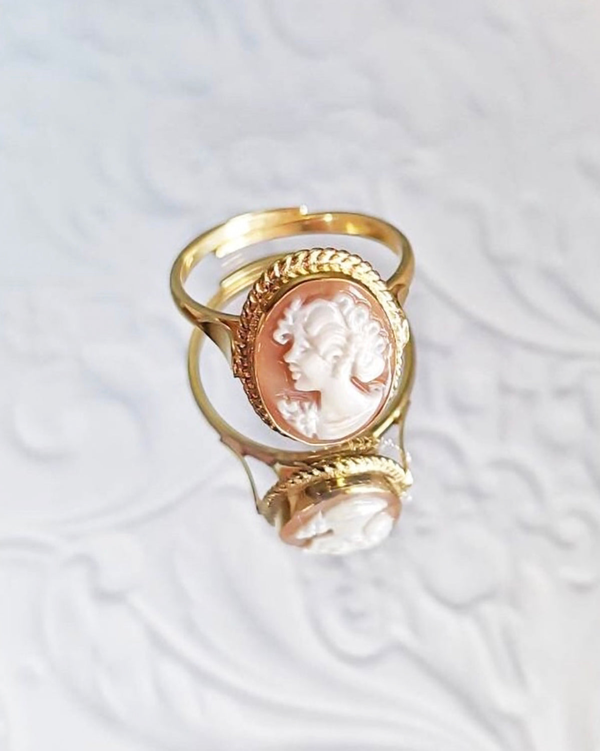 CLASSIC CAMEO RING - GOLD