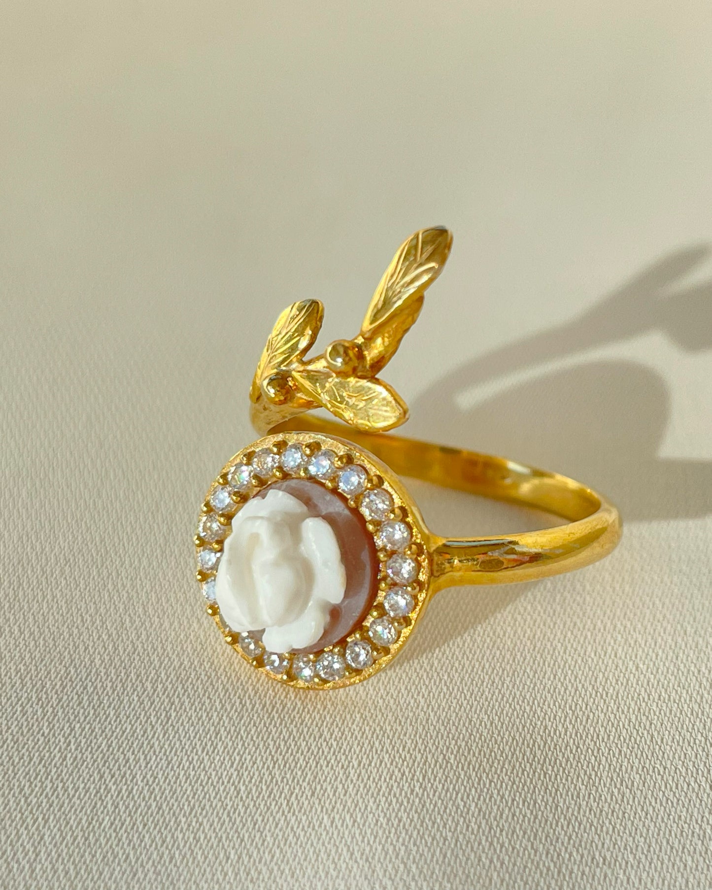 ROSE LEAF WRAP RING - GOLD