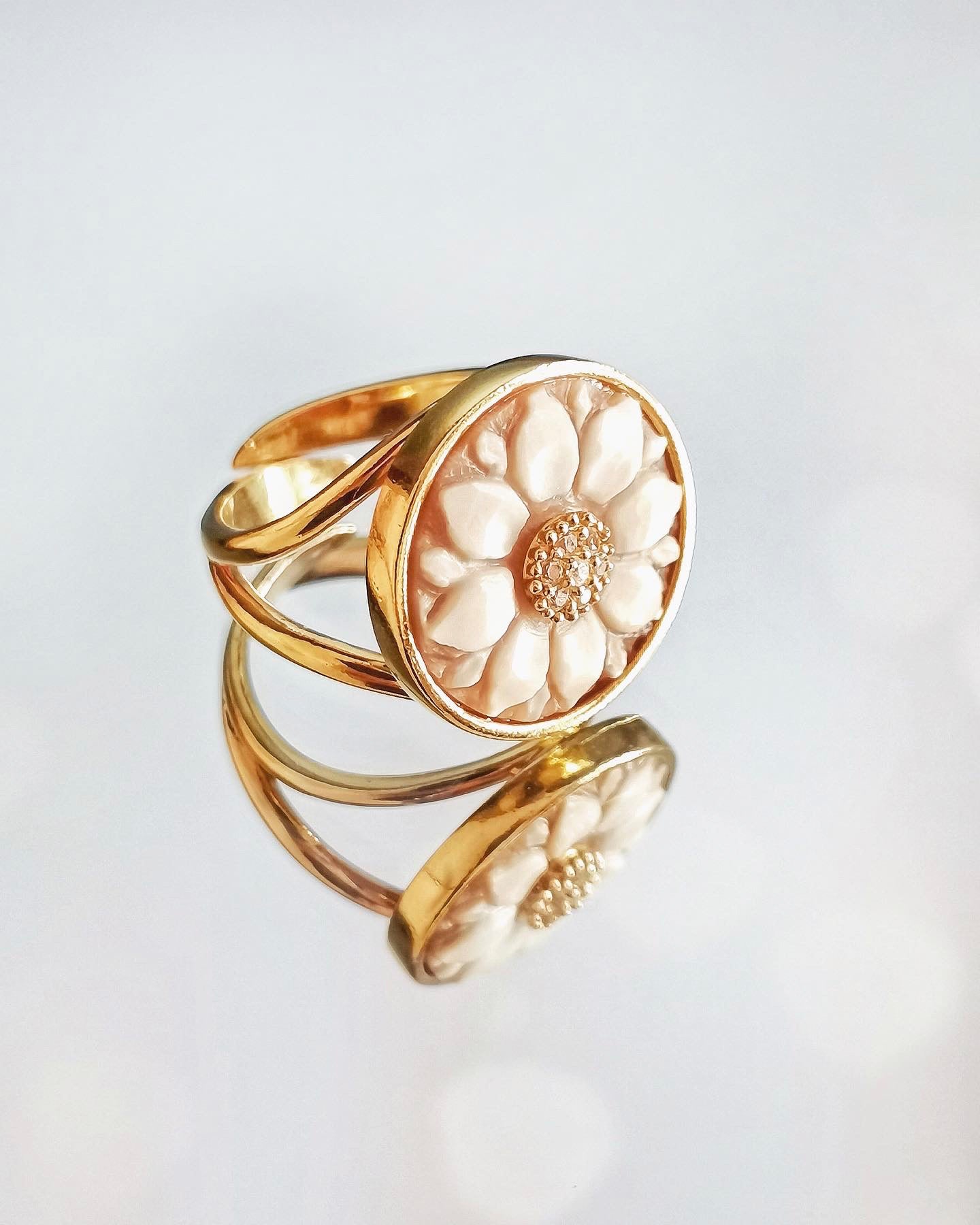 JOSEPHINE CAMEO RING - GOLD