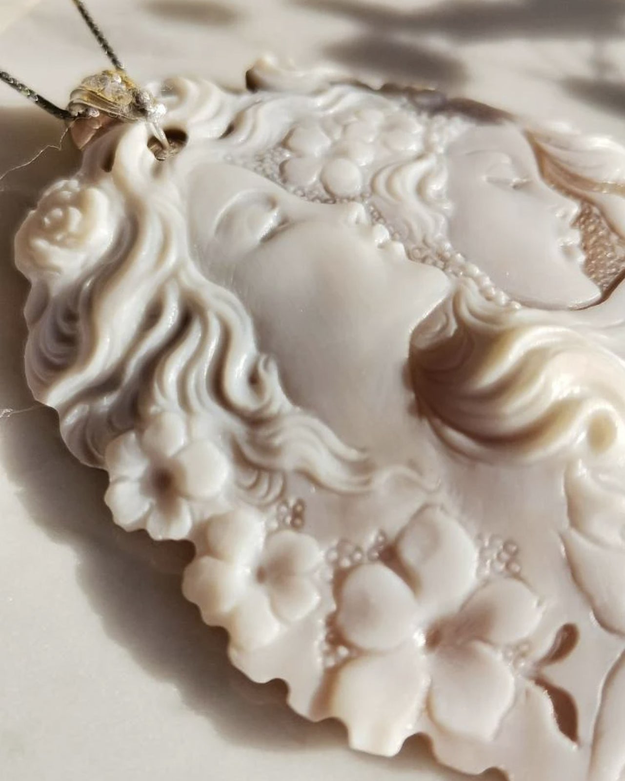 CAMEO NECKLACE ONE FACE