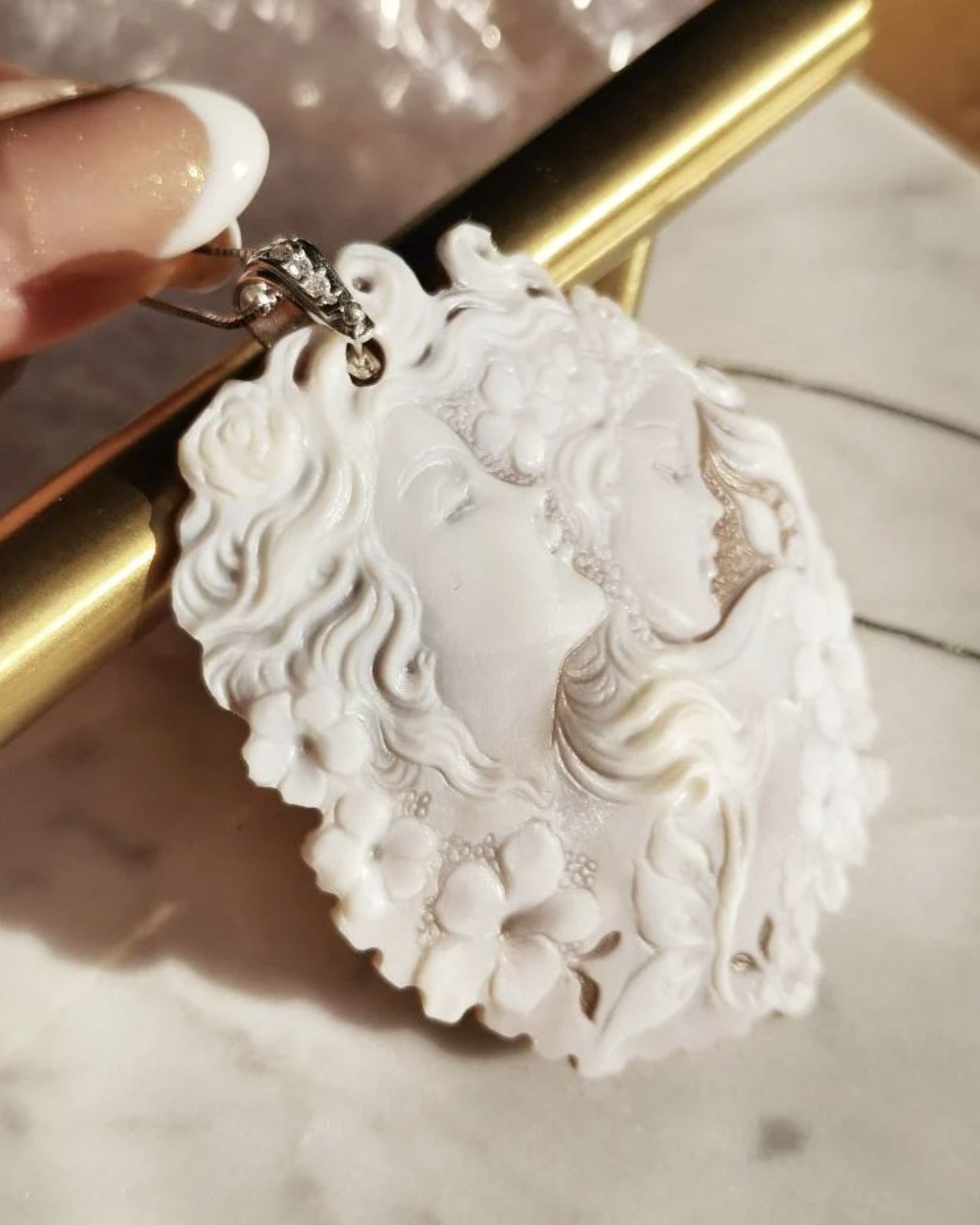 CAMEO NECKLACE ONE FACE