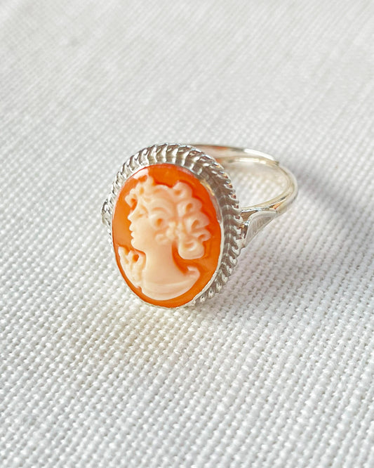 CLASSIC CAMEO RING - SILVER