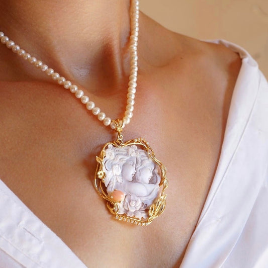CHARMING CAMEO MEDALLION